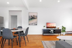 Nth Central 3BR - Split Systems throughout & Wifi